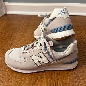 New Balance 574 Classic Sneakers Mens 9.5 Like New Crean& Blue w/ Gum Soles